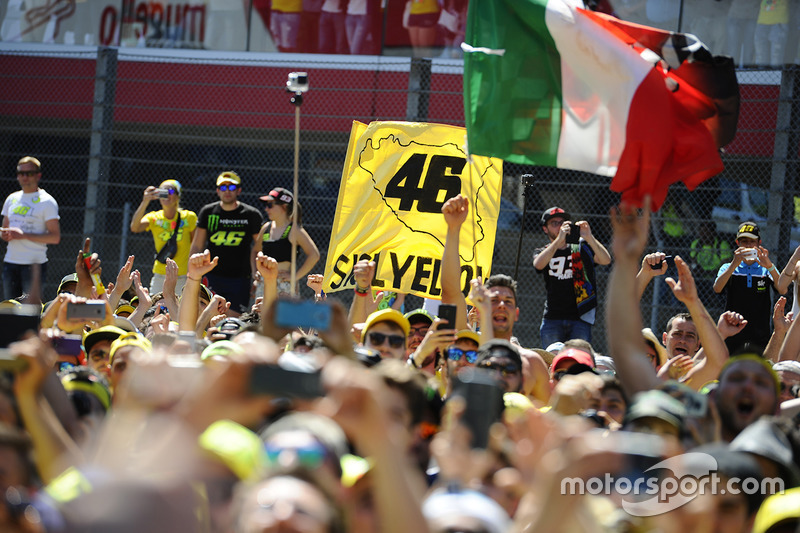 Des fans de Valentino Rossi, Yamaha Factory Racing