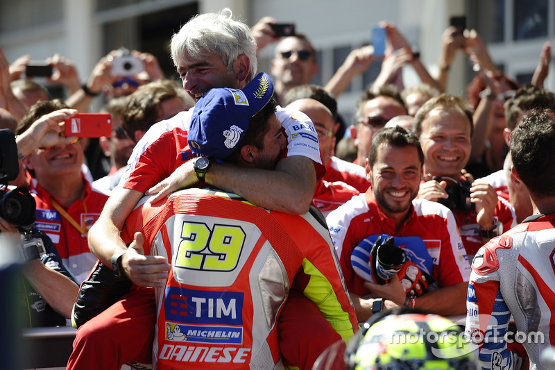 Gigi Dall'Igna, Ducati Corse General Manager, Andrea Iannone, Ducati Team