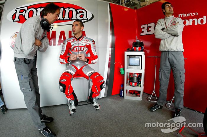 12º: Marco Melandri: 20 años, 9 meses y 2 días (debutó en 2003, con Fortuna Yamaha Team)