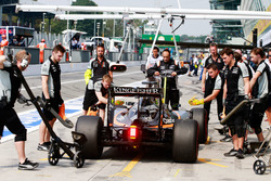 Sergio Perez, Sahara Force India F1 VJM09 in the pits
