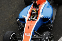 Pascal Wehrlein, Manor Racing MRT05 retired from the race