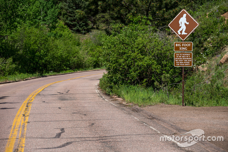 Big Foot Xing sign