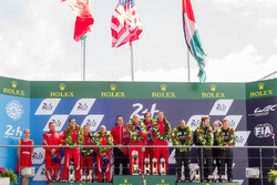 Podio LMGT Am: vincitori di classe #62 Scuderia Corsa Ferrari 458 Italia: Bill Sweedler, Jeff Segal, Townsend Bell, al secondo posto #83 AF Corse Ferrari 458 Italia: François Perrodo, Emmanuel Collard, Rui Aguas, al terzo posto #88 Abu Dhabi Proton Competition Porsche 911 RSR: Khaled Al Qubaisi, Patrick Long, David Heinemeier Hansson