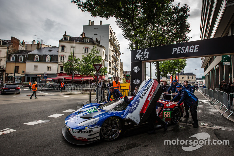 #68 Ford Chip Ganassi Racing Ford GT