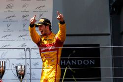 Le vainqueur Antonio Giovinazzi, PREMA Racing