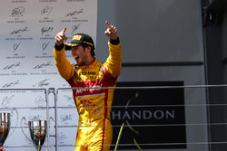 Le vainqueur Antonio Giovinazzi, PREMA Racing