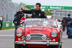 Jolyon Palmer, Renault Sport F1 Team en el desfile de pilotos
