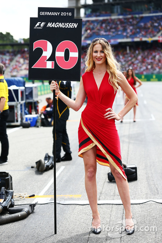 La grid girl di Kevin Magnussen, Renault Sport F1 Team