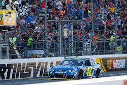 Jimmie Johnson, Hendrick Motorsports Chevrolet takes the win