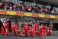 Kimi Raikkonen, Ferrari SF16-H makes a pit stop