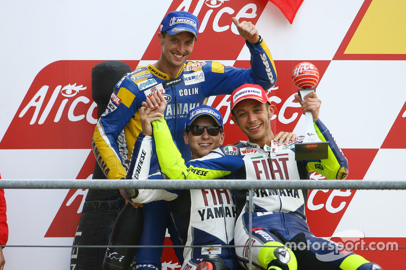 Podium : le vainqueur Valentino Rossi, Yamaha; le deuxième Jorge Lorenzo, Yamaha; et le troisième Colin Edwards, Tech 3