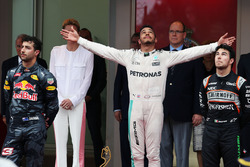 The podium: Daniel Ricciardo, Red Bull Racing, second; Lewis Hamilton, Mercedes AMG F1, race winner;