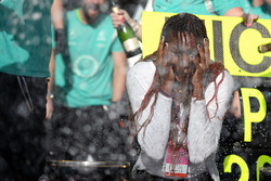 Venus Williams, Tennis Player celebrates victory for Lewis Hamilton, Mercedes AMG F1 with the team
