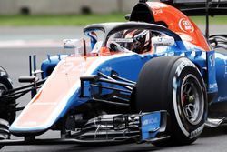 Pascal Wehrlein, Manor Racing MRT05 con la cubierta de la cabina de Halo