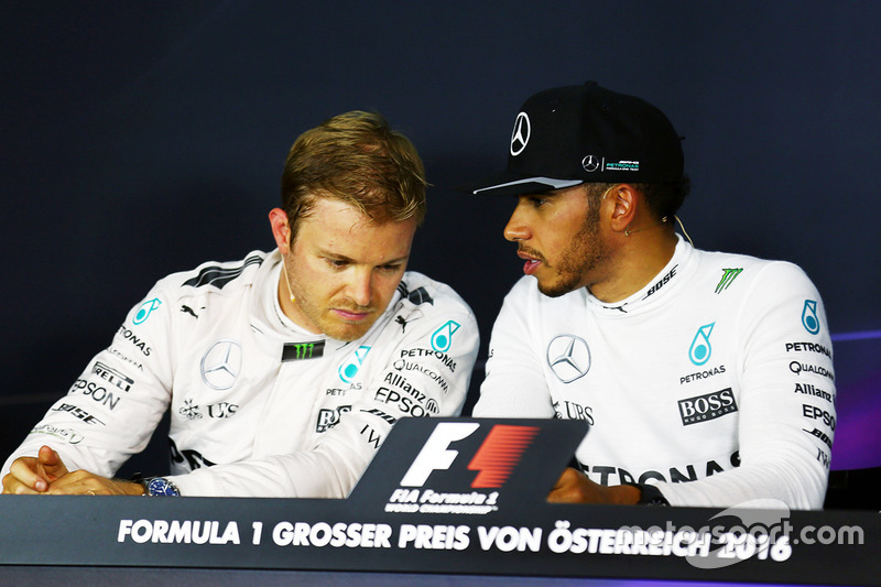 (L to R): Nico Rosberg, Mercedes AMG F1 and team mate Lewis Hamilton, Mercedes AMG F1 in the post qu