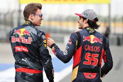 Daniil Kvyat, Red Bull Racing and Carlos Sainz Jr., Scuderia Toro Rosso