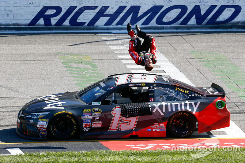 Ganador de la carrera Carl Edwards, Joe Gibbs Racing Toyota