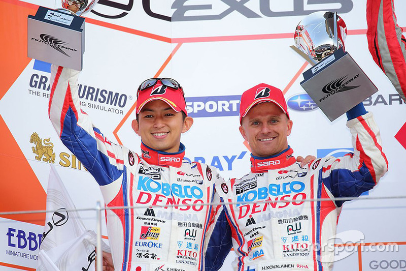 Podium GT500: 2e Heikki Kovalainen et Kohei Hirate, Team Sard