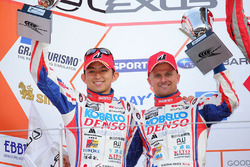 Podium GT500: second place Heikki Kovalainen and Kohei Hirate, Team Sard