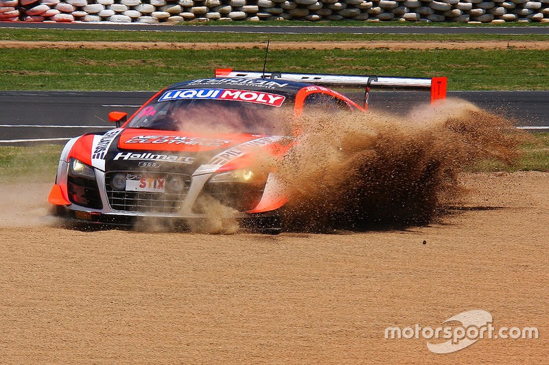 4. #9 Melbourne Performance Centre Audi R8 LMS Ultra: Marc Cini, Mark Eddy, Christer Joens in trouble