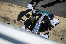 The Mercedes AMG F1 W07 Hybrid of Nico Rosberg, Mercedes AMG F1 in the pits