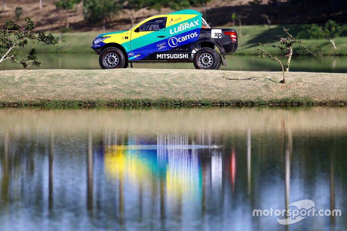 Mitsubishi L200 Triton Sport Racing pilotada por Guiga Spinelli