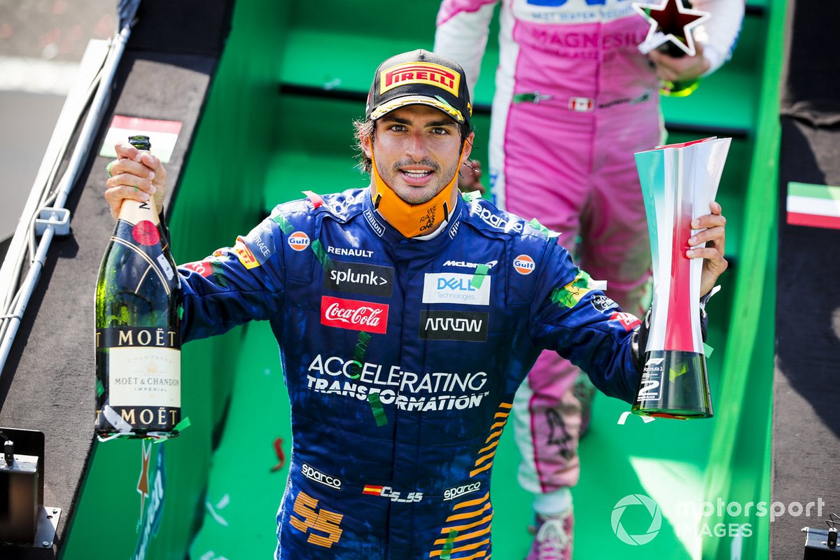 Podio: segundo lugar Carlos Sainz Jr., McLaren