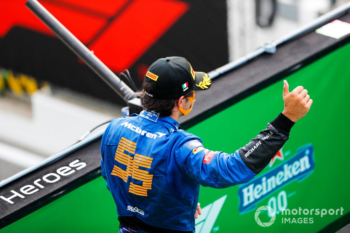 Podio: segundo lugar Carlos Sainz Jr., McLaren