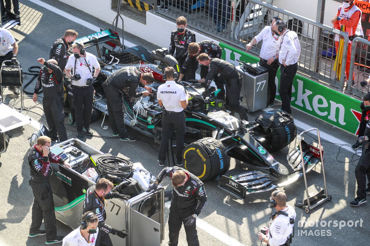 Valtteri Bottas, Mercedes F1 W11, ai box