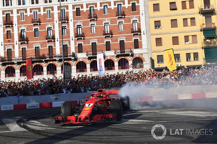 Kimi Raikkonen, Ferrari hace donas