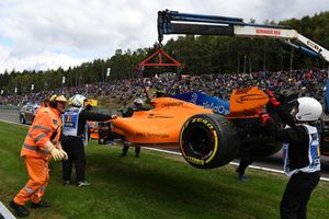 The crashed car of Stoffel Vandoorne, McLaren MCL33 is recovered in FP3