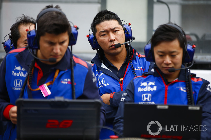 Mekanik Toro Rosso-Honda