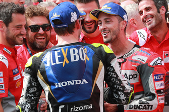 Il vincitore della gara Andrea Dovizioso, Ducati Team, Cal Crutchlow, Team LCR Honda