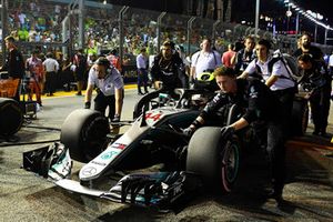 Lewis Hamilton, Mercedes-AMG F1 W09 on the grid 