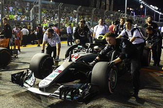 Lewis Hamilton, Mercedes-AMG F1 W09 on the grid