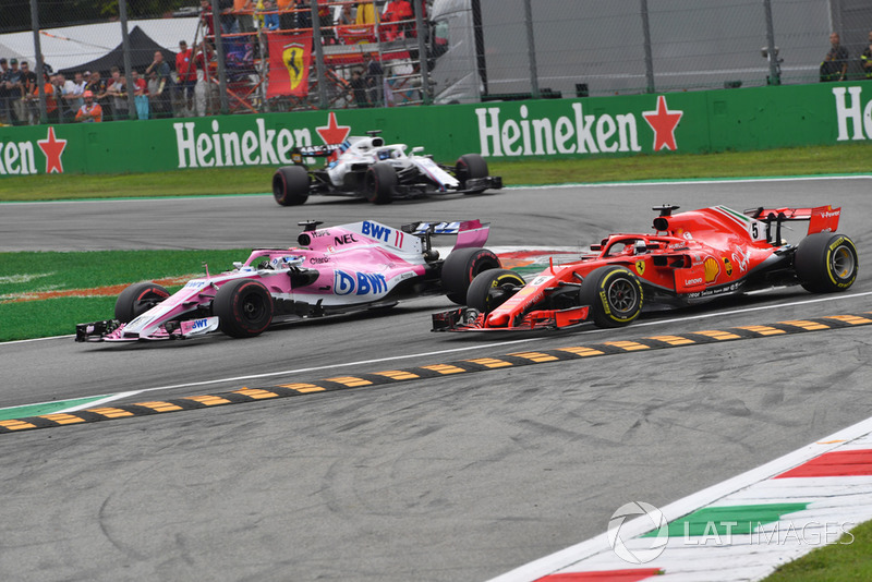 Sergio Perez, Racing Point Force India VJM11 y Sebastian Vettel, Ferrari SF71H