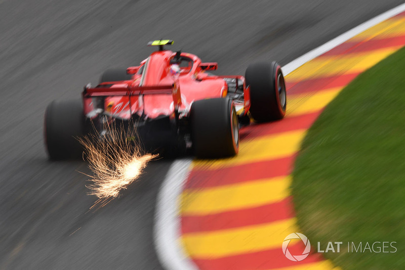 Kimi Raikkonen, Ferrari SF71H sparks