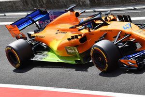 Lando Norris, McLaren MCL33 with aero paint on sidepod and floor