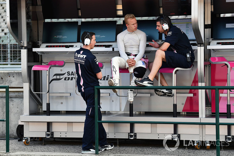 Nikita Mazepin, Force India F1, sur le muret des stands