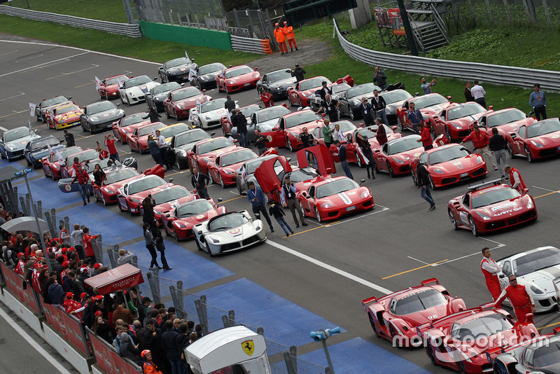 Ferrari in griglia di partenza