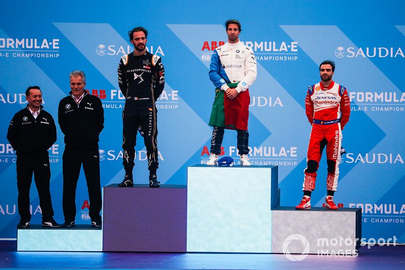 Antonio Felix da Costa, BMW I Andretti Motorsports, festeggia la vittoria sul podio con il secondo classificato Jean-Eric Vergne, DS TECHEETAH, il terzo classificato Jérôme d'Ambrosio, Mahindra Racing