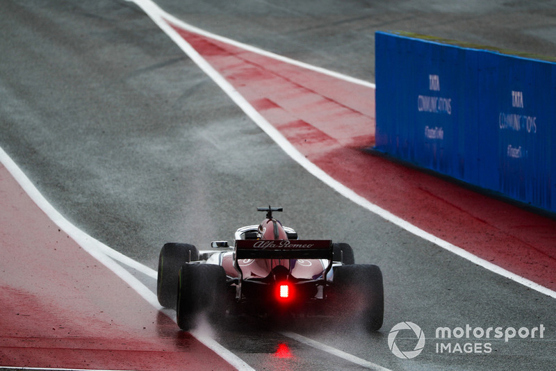 Marcus Ericsson, Alfa Romeo Sauber C37, leaves the pit lane