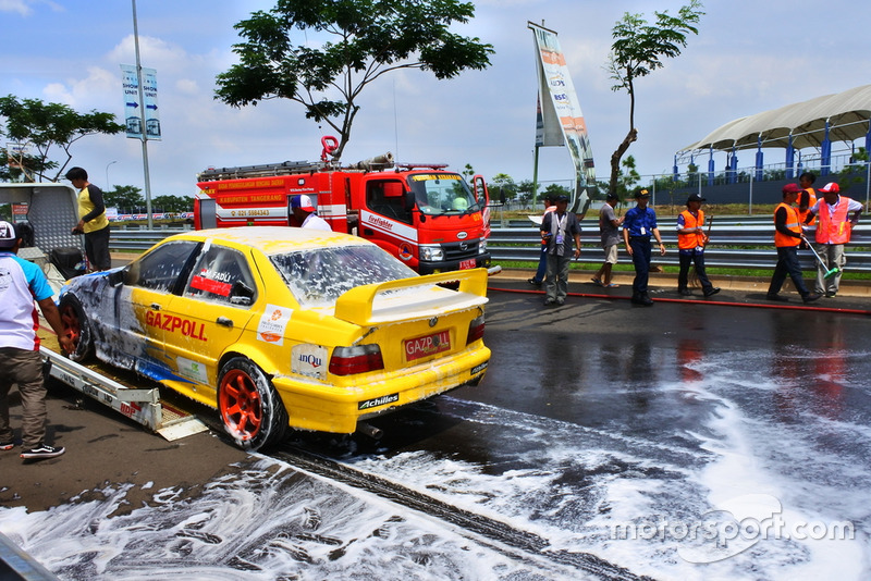 Mobil M Fadli Immammuddin, STC Divisi 1, diangkut truk
