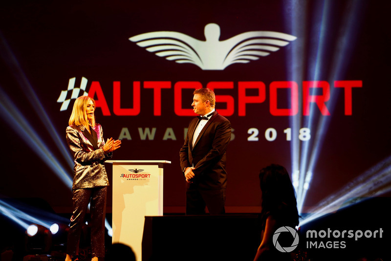 I presentatori Nicki Shields e David Croft, sul palco