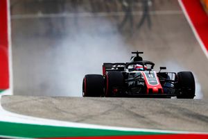 Romain Grosjean, Haas F1 Team VF-18, locks a brake