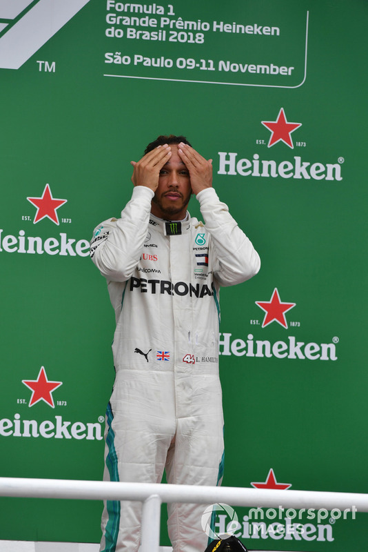 Lewis Hamilton, Mercedes AMG F1, festeggia sul podio