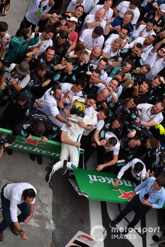 A Mercedes nagy ünneplése a Brazil Nagydíjról - F1 2018