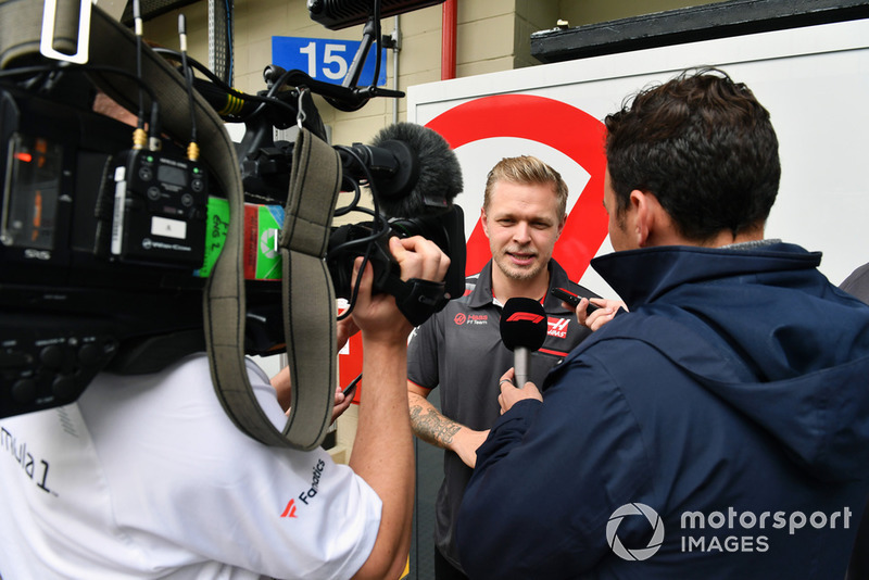Kevin Magnussen, Haas F1 Team con los medios
