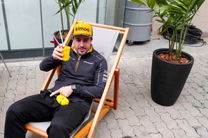 Fernando Alonso, McLaren, boit un coup pour RTL