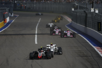 Kevin Magnussen, Haas F1 Team VF-18 et Charles Leclerc, Sauber C37
